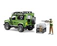 Land Rover Defender mit Jäger und Hundefigur - Bruder 2587